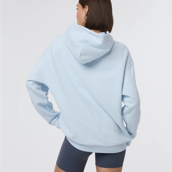 Vuori Sky Blue Women's Restore OS Hoddie - Light Mist size M - Picture 3 of 8